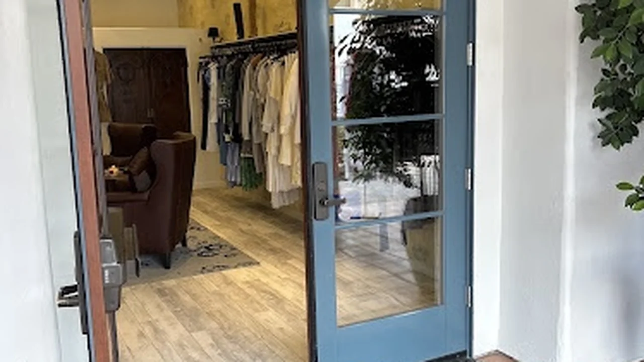 Consignment store in La Quinta, California: Boulevard La Quinta