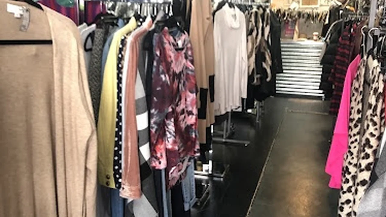 Consignment store in Frankfort, Kentucky: Brendan Reid Imaging