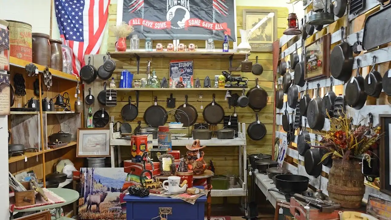 Consignment store in Dyersburg, Tennessee: Buffaloe & Company Antiques, Collectables, & Resale
