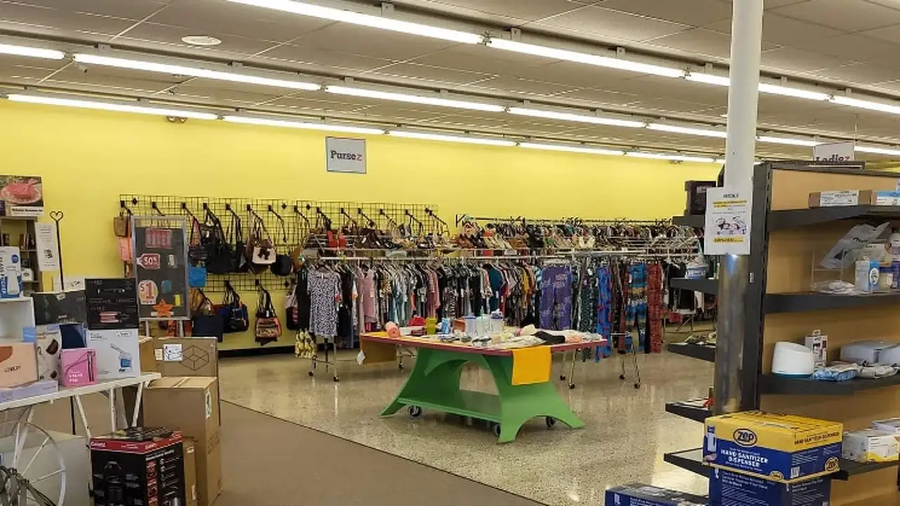 Consignment store in Martinsburg, West Virginia: Bushel 'n A Peck Consignments