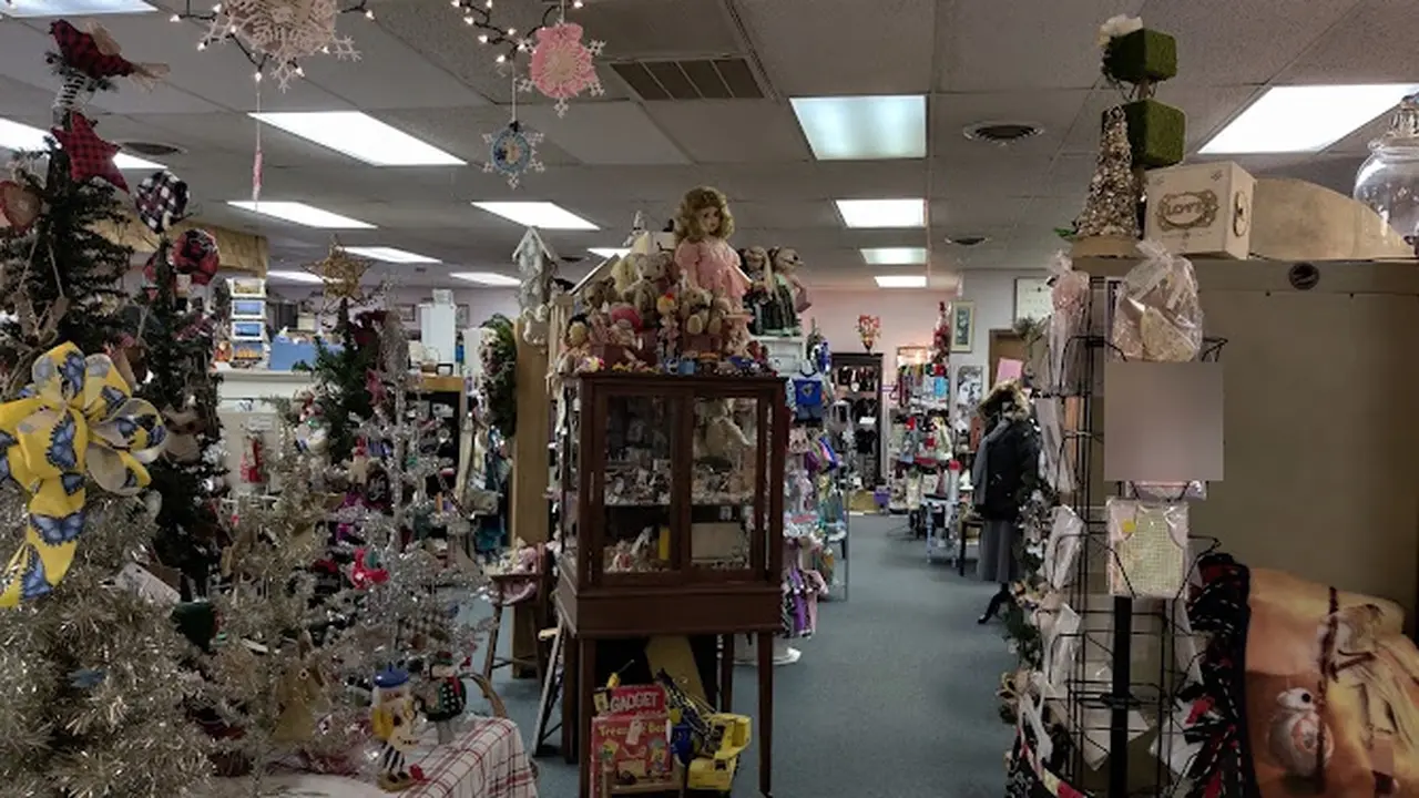 Consignment store in Columbia, Connecticut: By The Pond