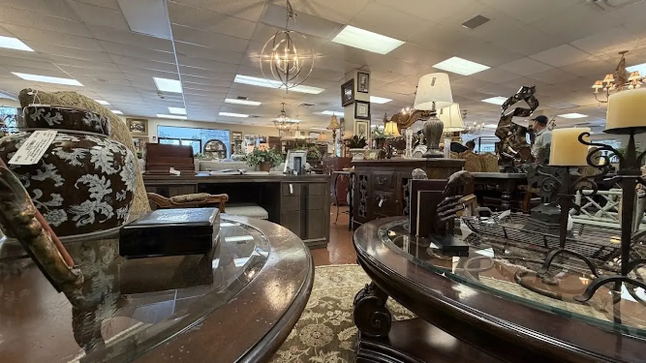 Consignment store in San Antonio, Texas: Bygones of Castle Hills