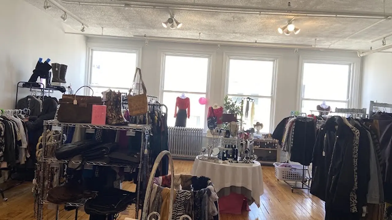 Consignment store in Chicago, Illinois: C&J Collections Chicago