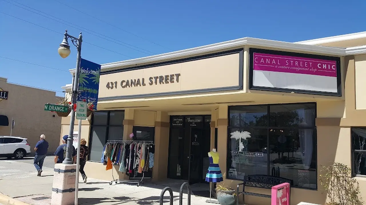 Consignment store in New Smyrna Beach, Florida: Canal Street Chic