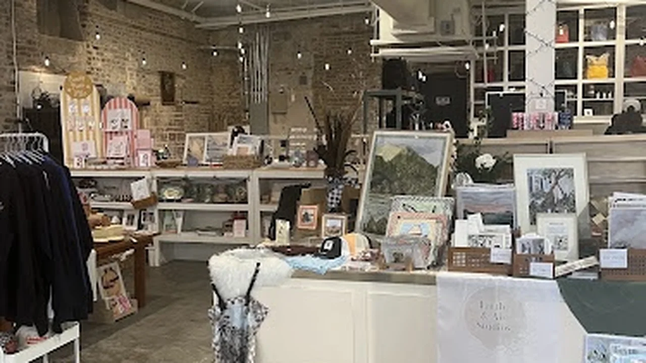 Consignment store in Charleston, South Carolina: Candlefish Makers Market