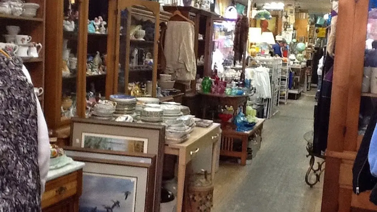 Consignment store in Janesville, Wisconsin: Carousel Consignments