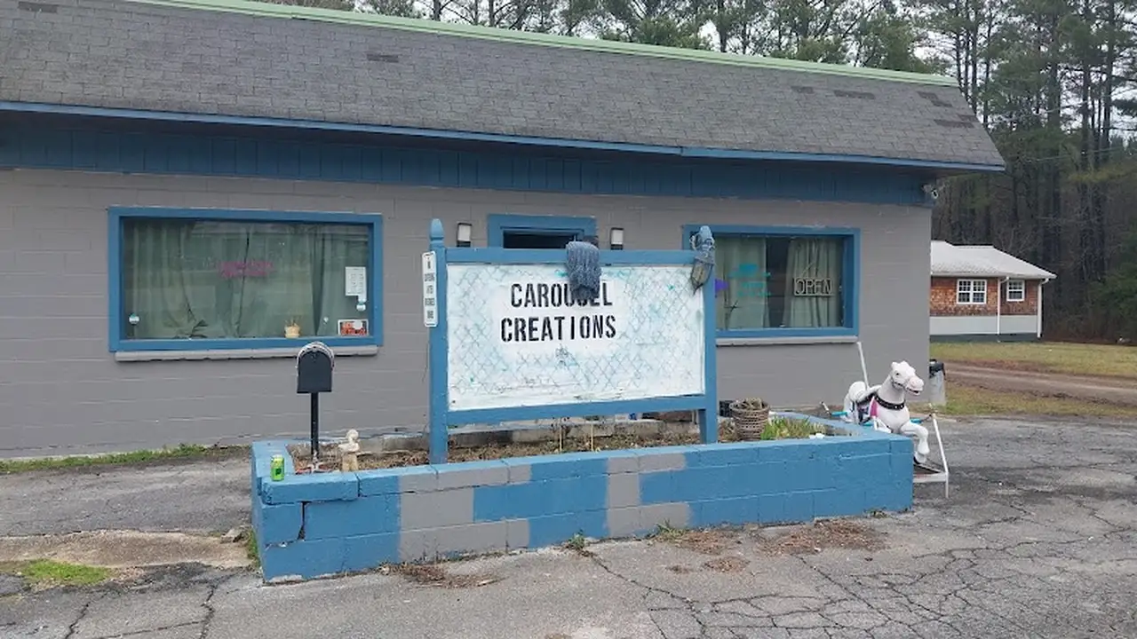 Consignment store in Jasper, Alabama: Carousel creations and consignment
