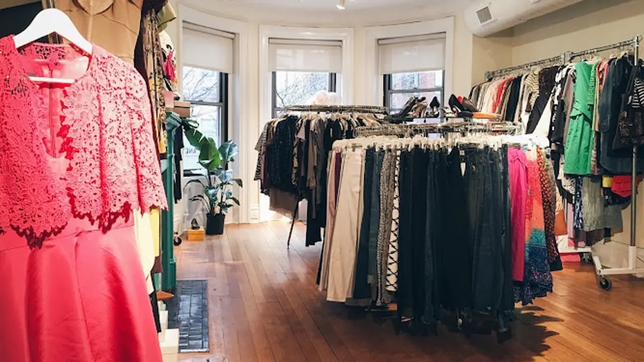 Consignment store in Boston, Massachusetts: Castanet Designer Consignment