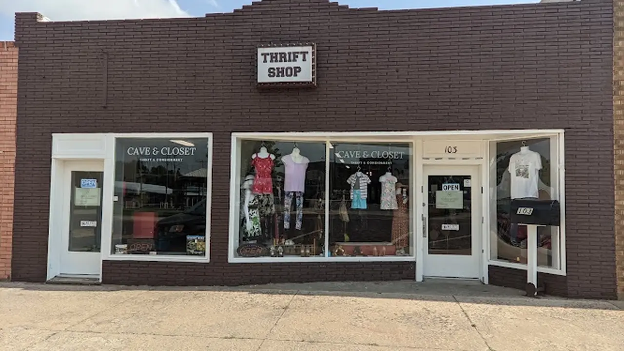 Consignment store in Harper, Kansas: Cave & Closet Thrift
