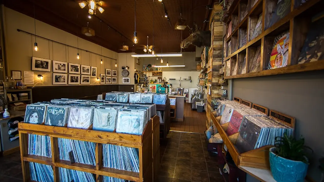 Consignment store in St Paul, Minnesota: Caydence Records & Coffee