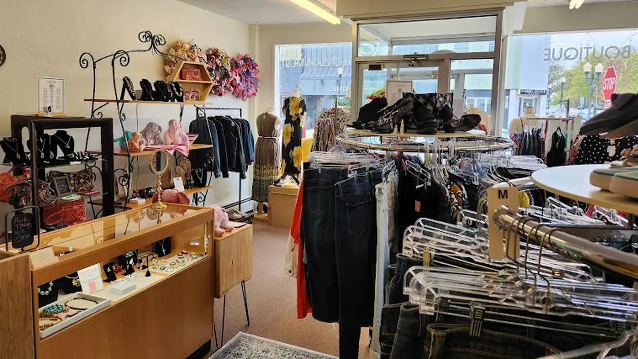 Consignment store in Wilton, Iowa: Cedar Closet