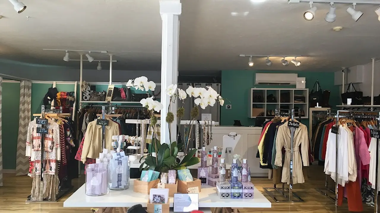 Consignment store in Chatham, Massachusetts: Changing Tides Consignment Boutique