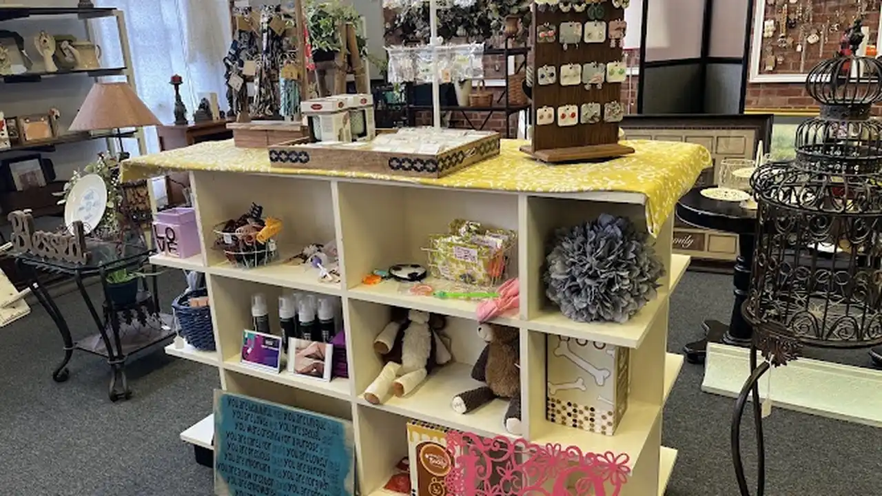 Consignment store in Decatur, Texas: Charis Closet Boutique