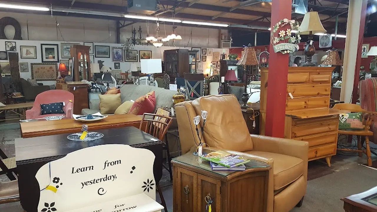 Consignment store in St Matthews, Kentucky: Charlotte’s Web