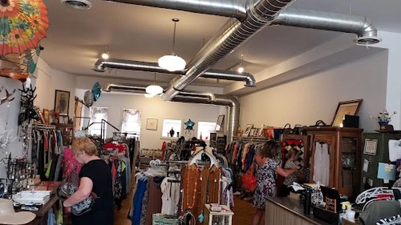 Consignment store in Chelsea, Michigan: Chelsea Consignments