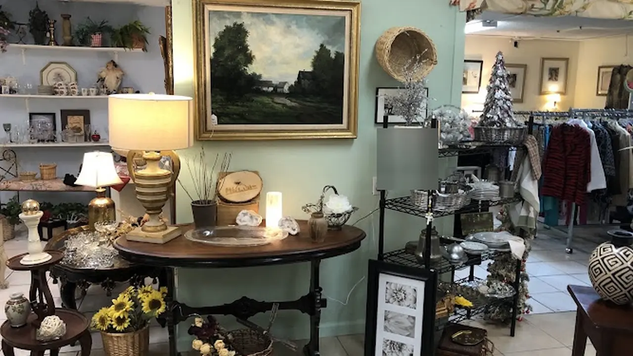 Consignment store in Naples, Florida: Chelsea's Resale