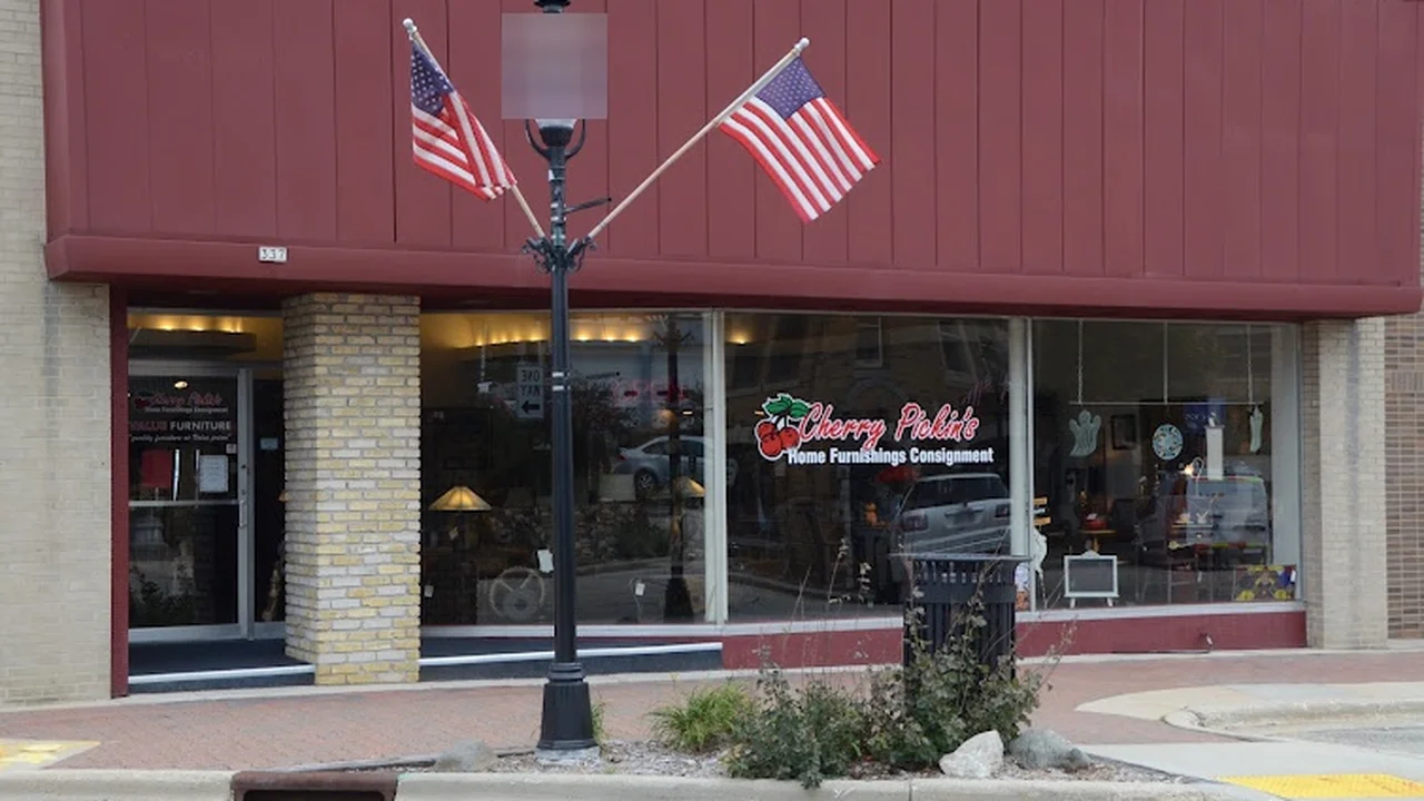 Consignment store in West Bend, Wisconsin: Cherry Pickins