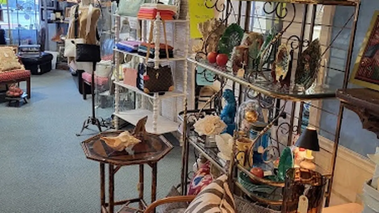Consignment store in Naples, Florida: Chesterdales Home and Garden