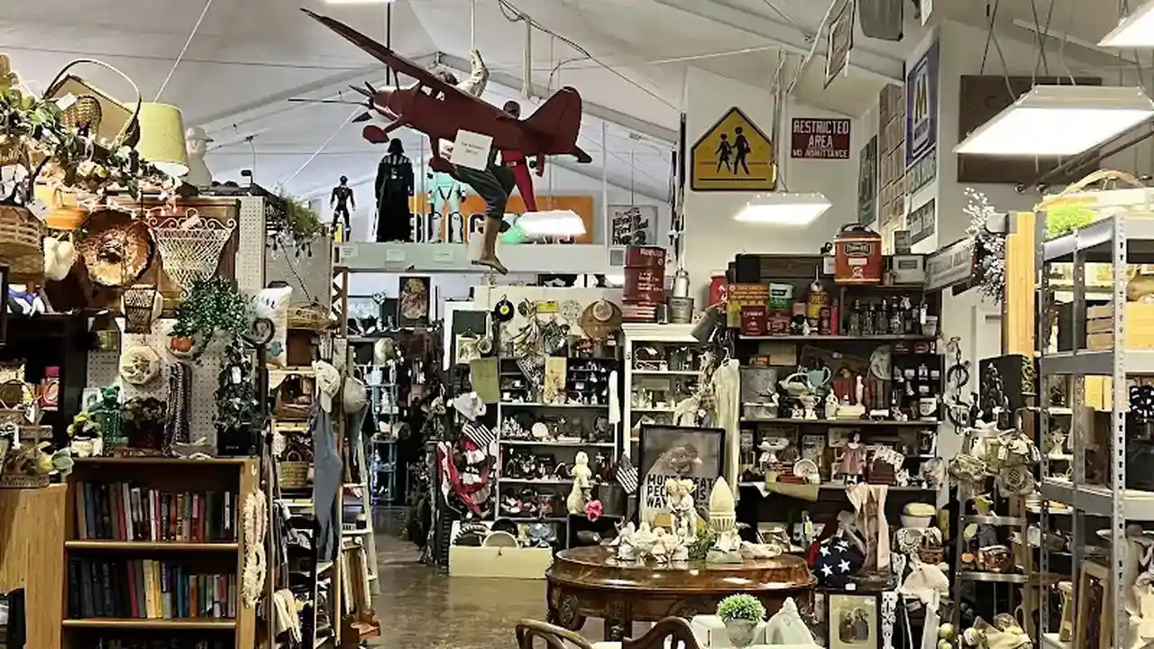 Consignment store in Chesterfield, Missouri: Chesterfield Antique Mall