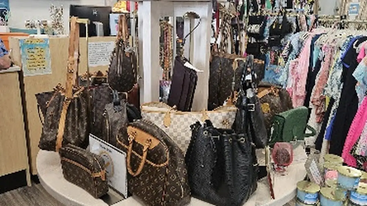 Consignment store in Lewes, Delaware: Chic At The Beach