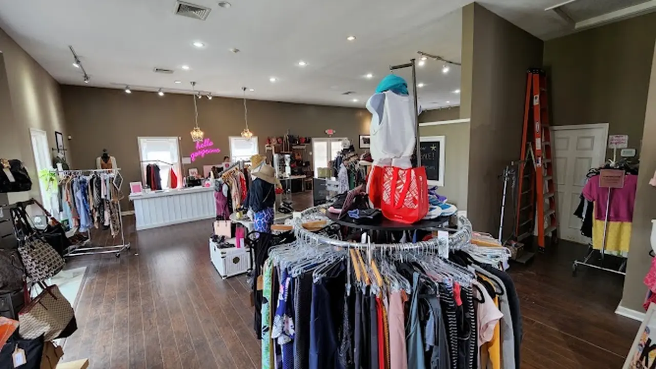 Consignment store in Bedford, New Hampshire: Chic Boutique Consignments