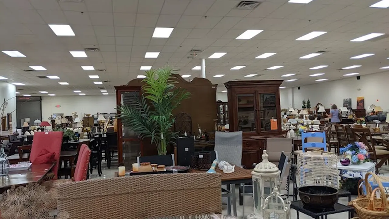 Consignment store in Henderson, Nevada: Chic & Cozy Consignment Furniture