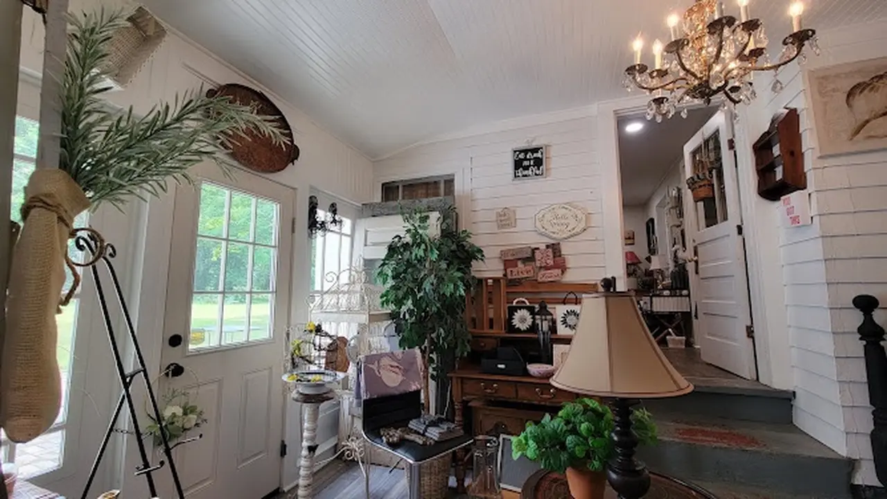 Consignment store in New Castle, Pennsylvania: Chics Consignment