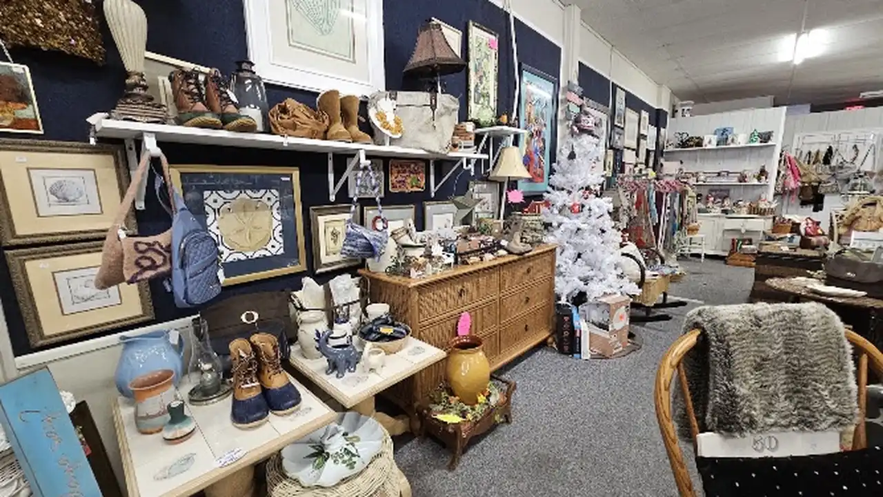 Consignment store in Fenwick Island, Delaware: Christine's Consignments
