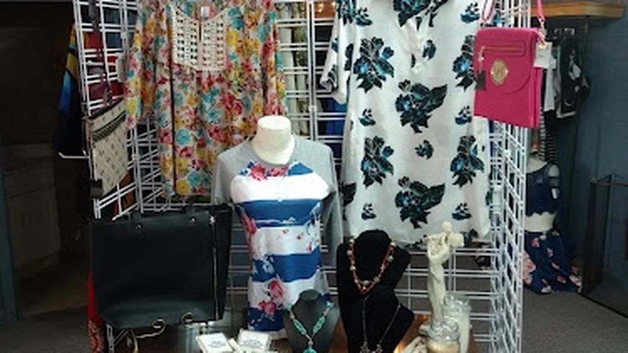Consignment store in Dresden, Tennessee: ClaireBrooke Consignment and Boutique