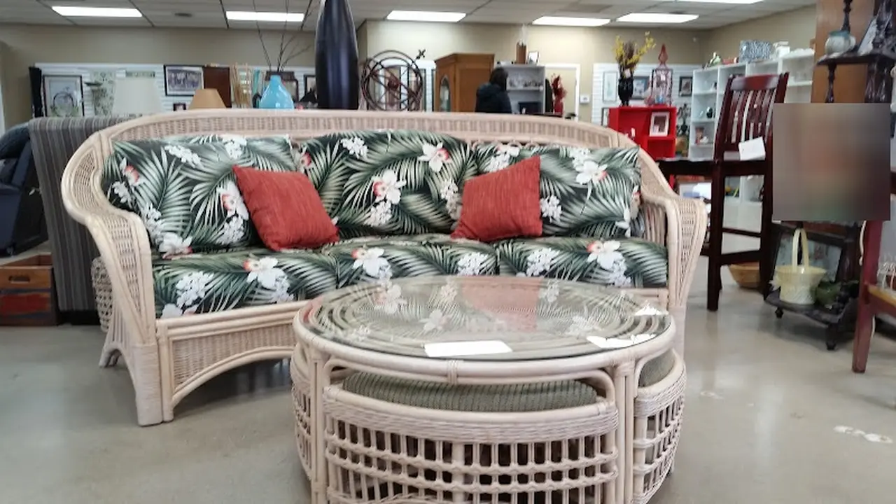 Consignment store in Champaign, Illinois: Classic Home Consignment