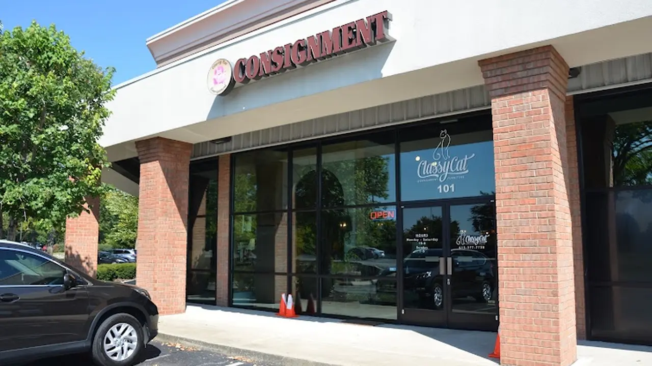 Consignment store in Brentwood, Tennessee: Classy Cat Consignment Furniture