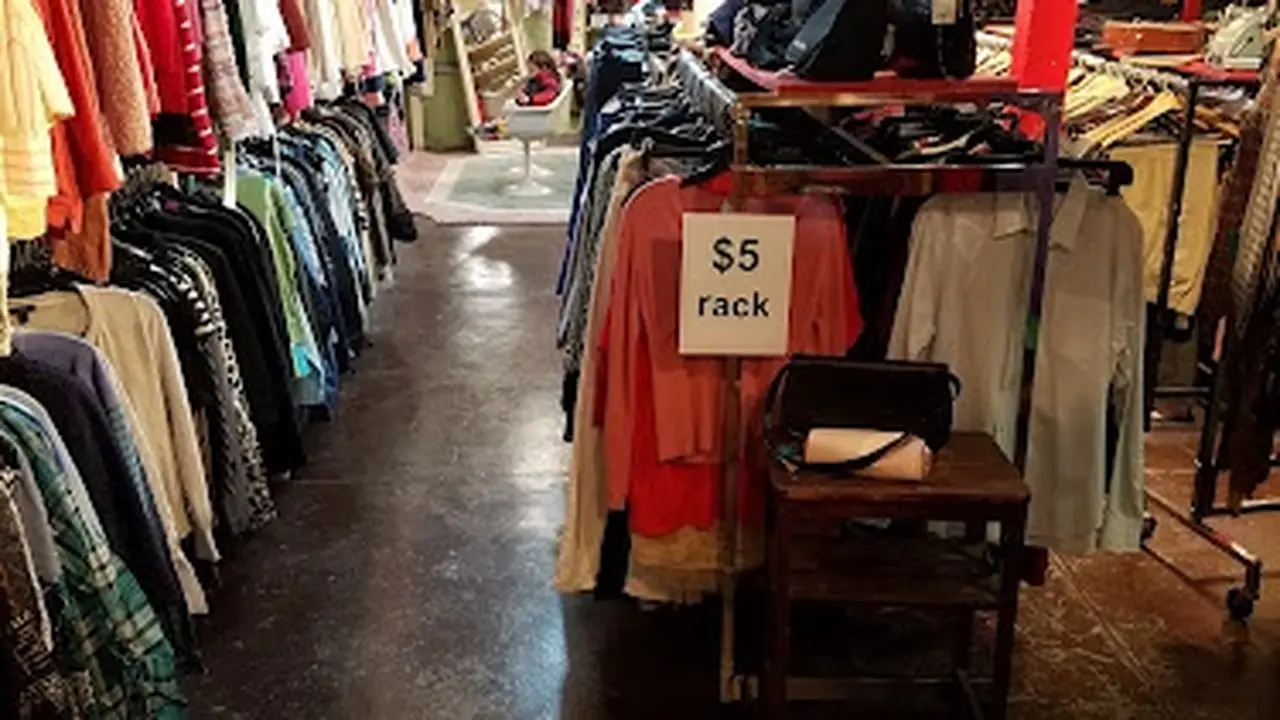 Consignment store in Evanston, Illinois: Classy Closet Consignment