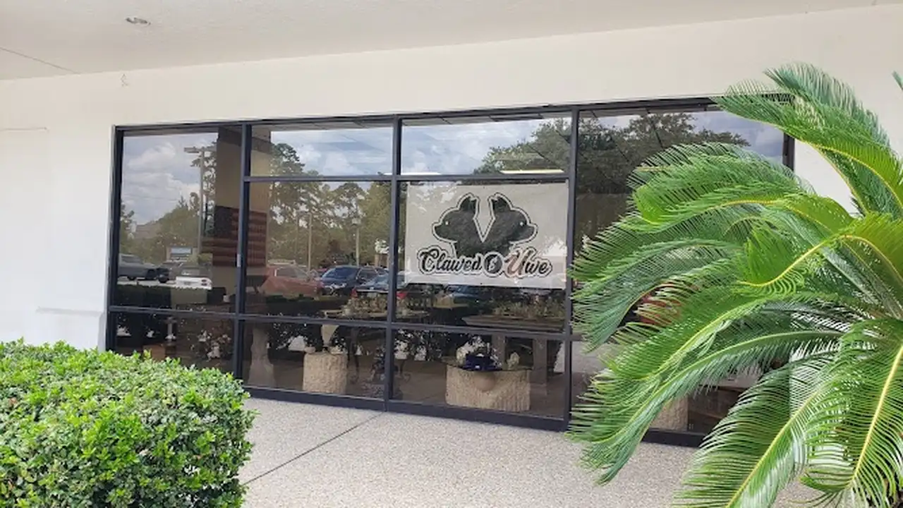 Consignment store in Mandeville, Louisiana: Clawed & Uwe