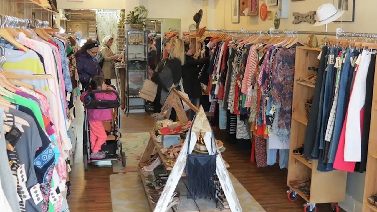 Consignment store in Richmond, Virginia: Clementine