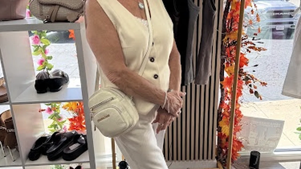 Consignment store in Arlington Heights, Illinois: Cleo Fashion USA