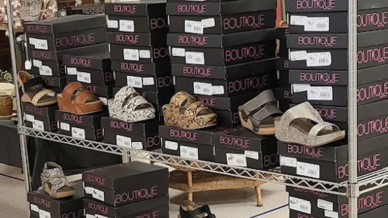 Consignment store in Cleveland, Mississippi: Cleveland Collective