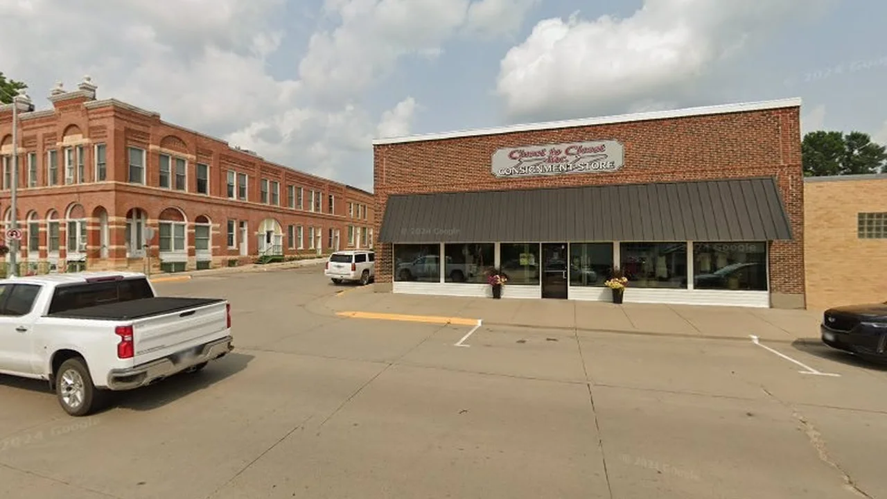 Consignment store in Adrian, Minnesota: Closet To Closet