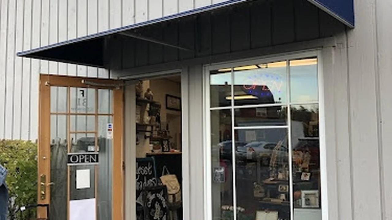 Consignment store in Grayslake, Illinois: Closet Traders
