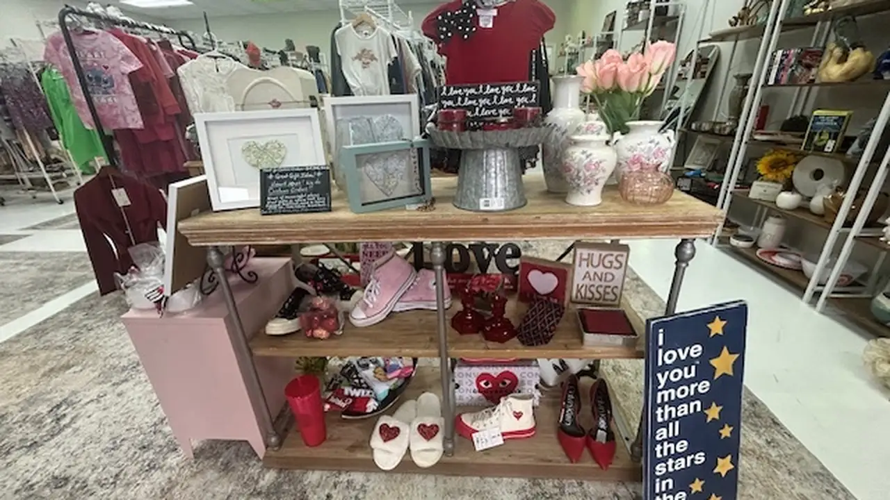 Consignment store in Indian Trail, North Carolina: Cloth & Clay Consignment