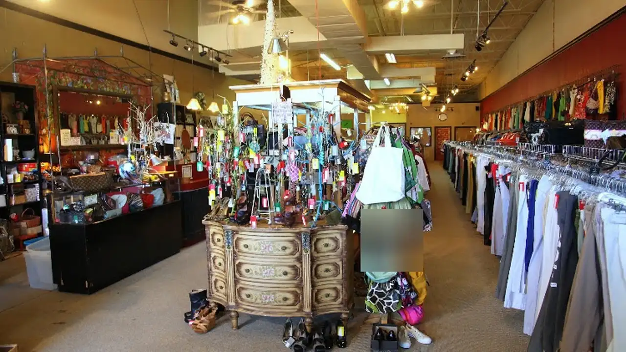 Consignment store in Vestavia Hills, Alabama: Clotheshorse