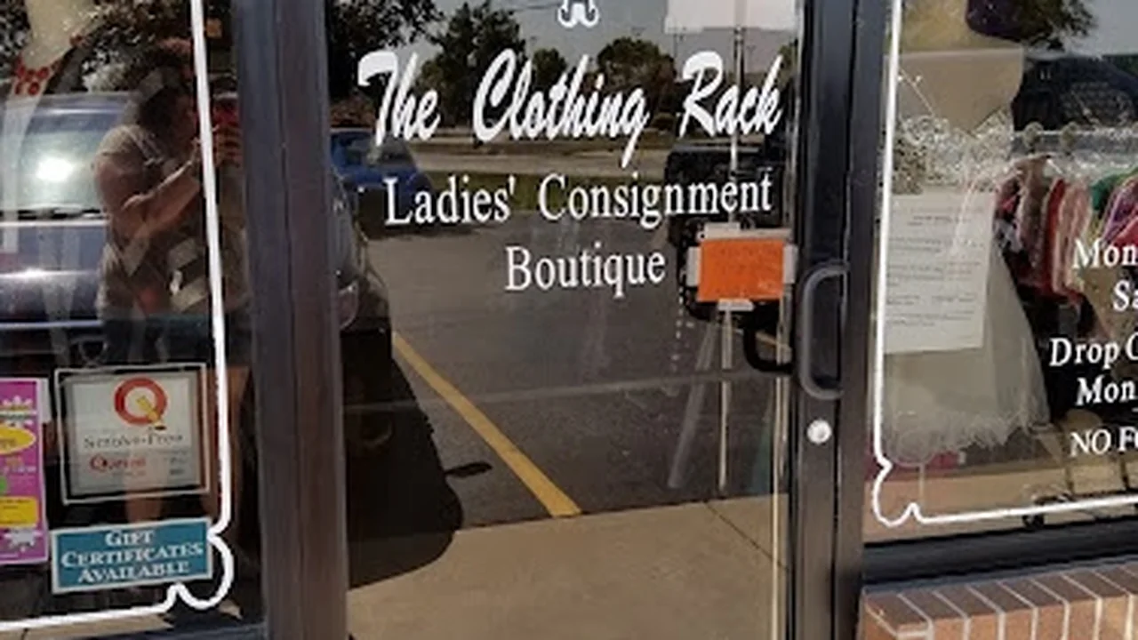 Consignment store in Sherman, Illinois: Clothing Rack