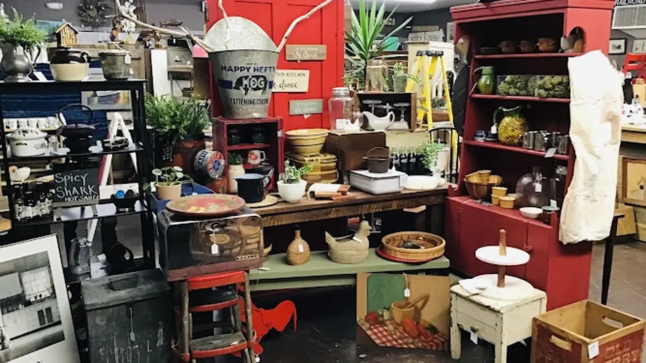 Consignment store in Salisbury, Massachusetts: Coastal Finds Marketplace