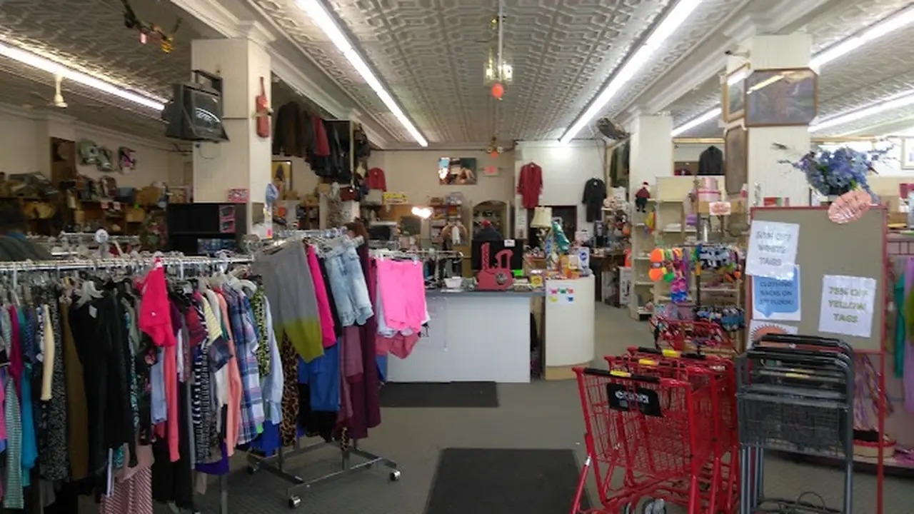 Consignment store in Erie, Pennsylvania: Cobb's Second Time Around Thrift Shop