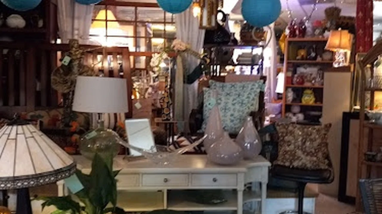 Consignment store in Boca Raton, Florida: Coconut Consignment Company
