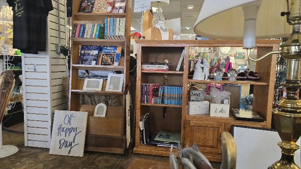Consignment store in Whitehall, Michigan: Colbys Hokey Pokey