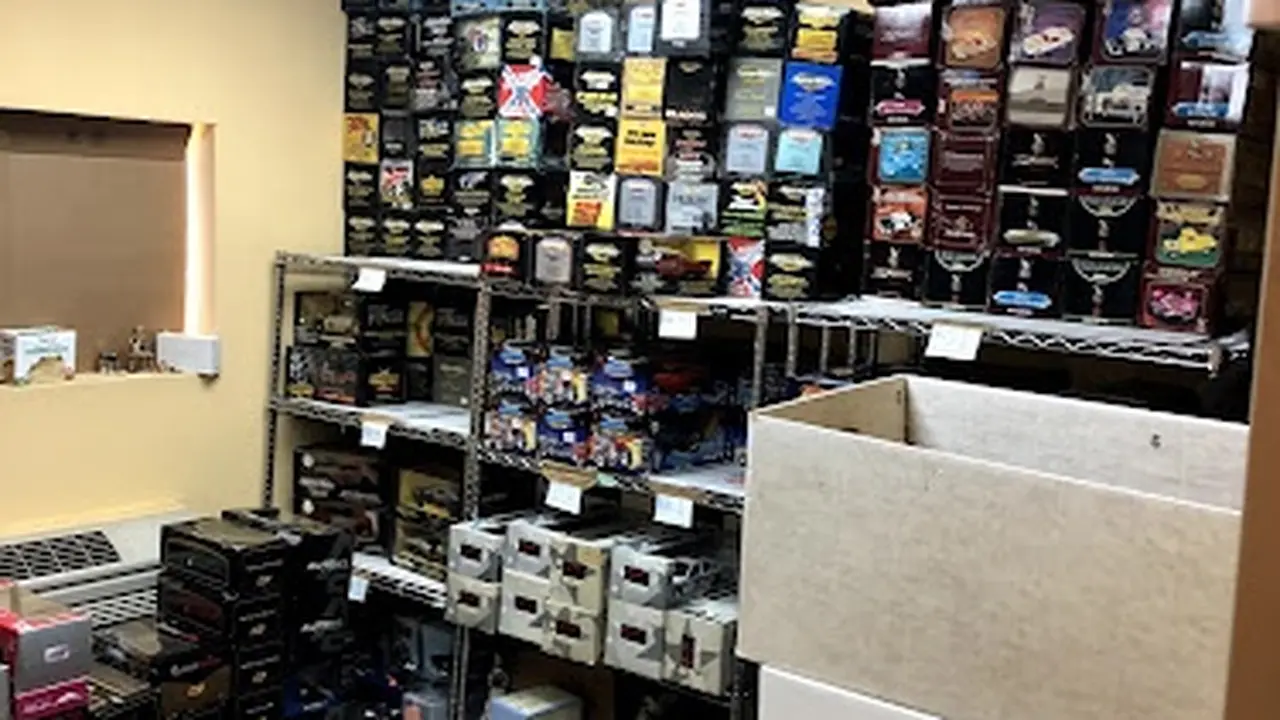 Consignment store in Metuchen, New Jersey: Collectibles NJ