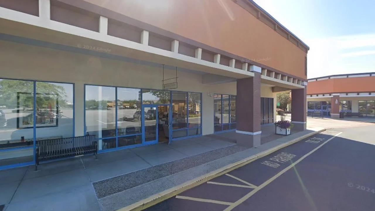 Consignment store in Riverhead, New York: Collette Home Outlet