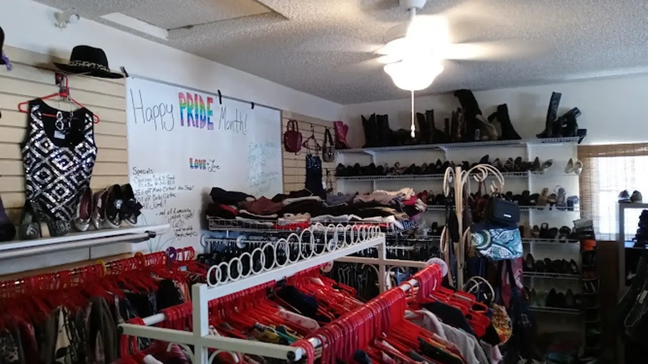Consignment store in Fernley, Nevada: Coming Around Again