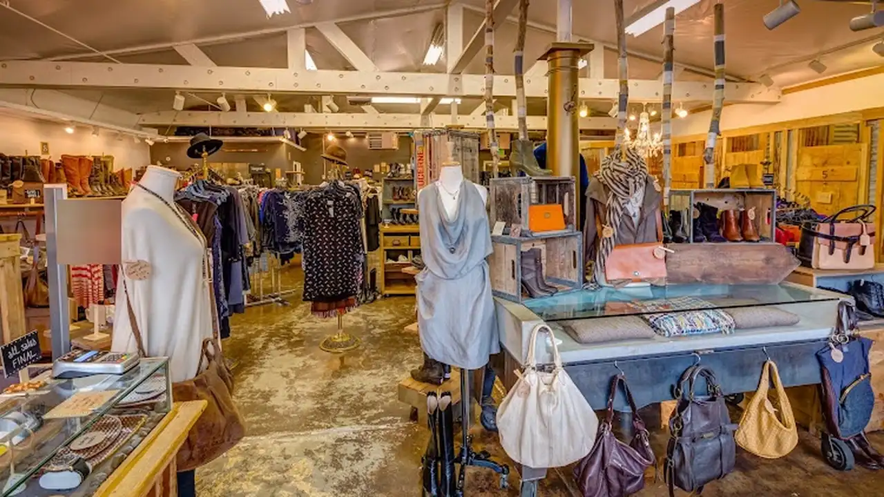 Consignment store in Boulder, Colorado: Common Threads Boulder