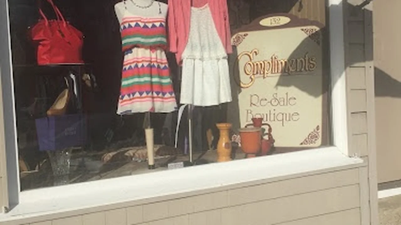 Consignment store in Salem, Massachusetts: Compliments Consignment